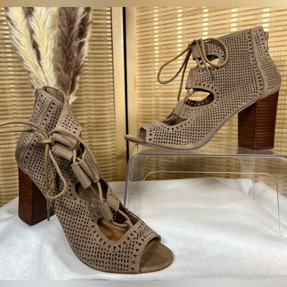 Crown Vintage “Eralicia” Bootie, Size 9 - Picture 3 of 8